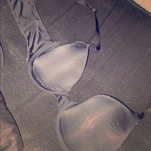 plain black victoria’s secret bra